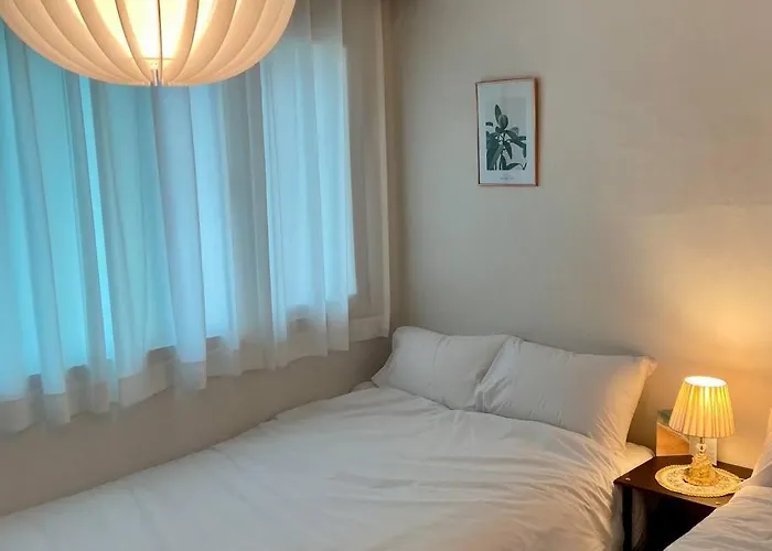 Retro House - Foreigners Only Apartment Seoul