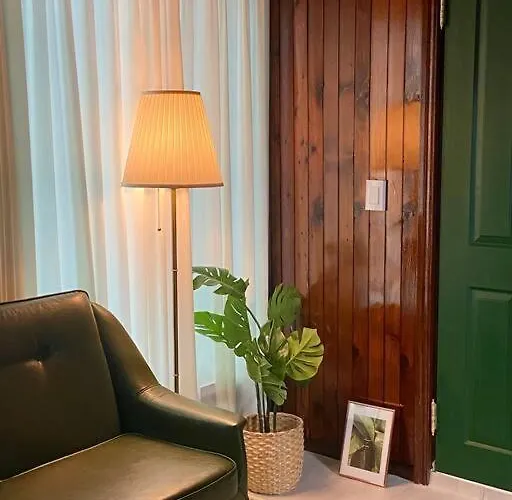 Retro House - Foreigners Only Apartment