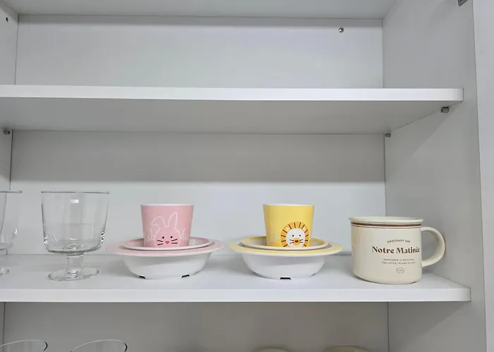 Retro House - Foreigners Only Apartment *